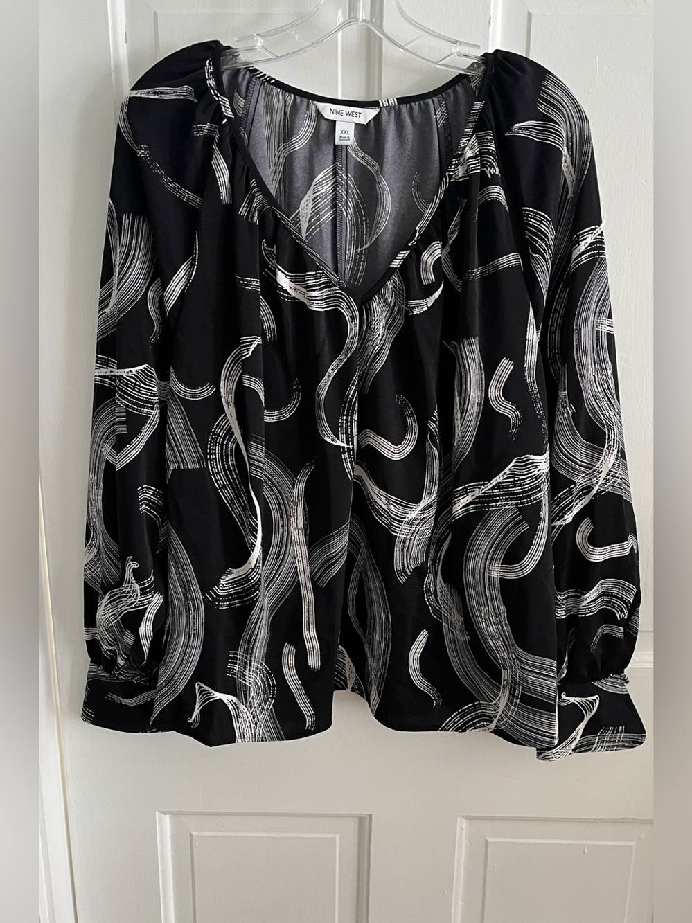 Nine West NWT XXL Black White Blouse Long Sleeves V-neckline